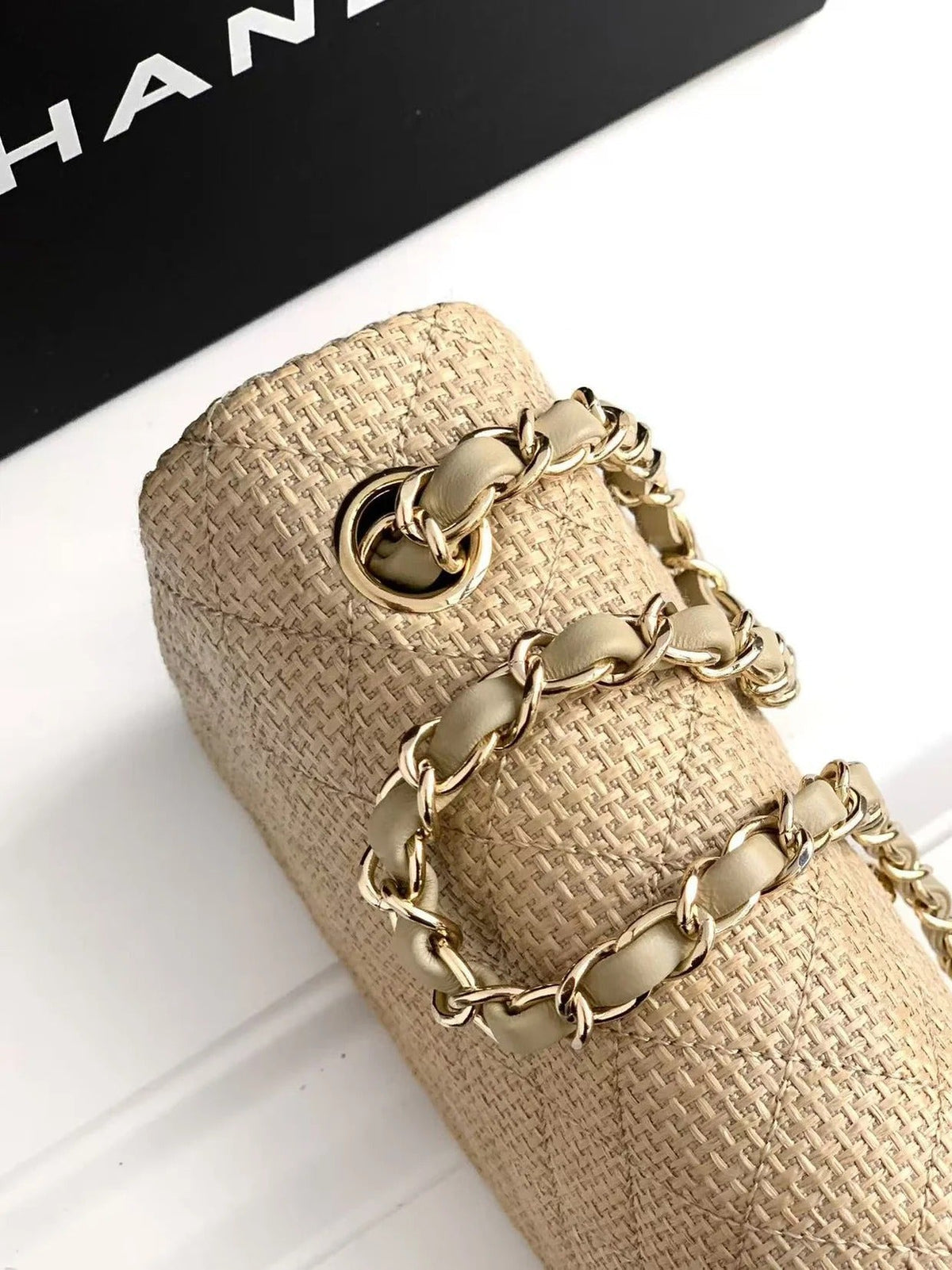 CC2026 Classic Bag 20cm Beige Raffia Leather