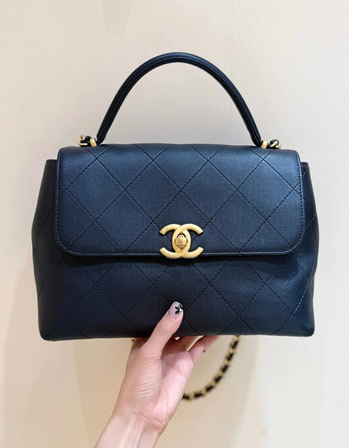 Chanel 2026 Handle Bag 28cm Black Cowhide 290241