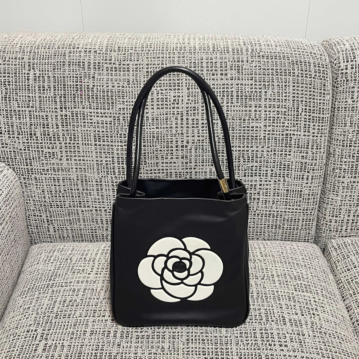 CC Vintage Tote Bag Embossed Camellia 25cm White Lettering Black Calfskin