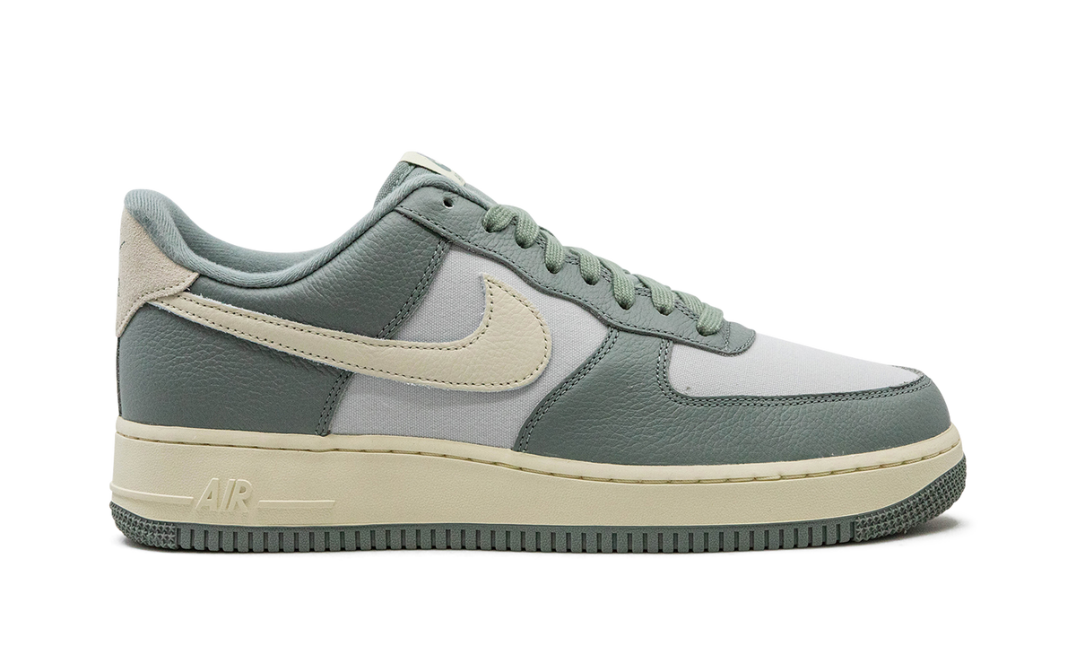 Air Force 1 Low LX "Mica Green" DV7186 300