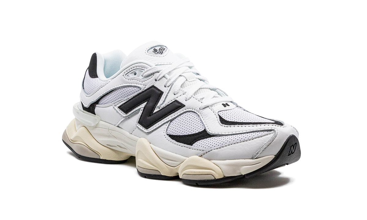 9060 "White / Black" U9060AAB