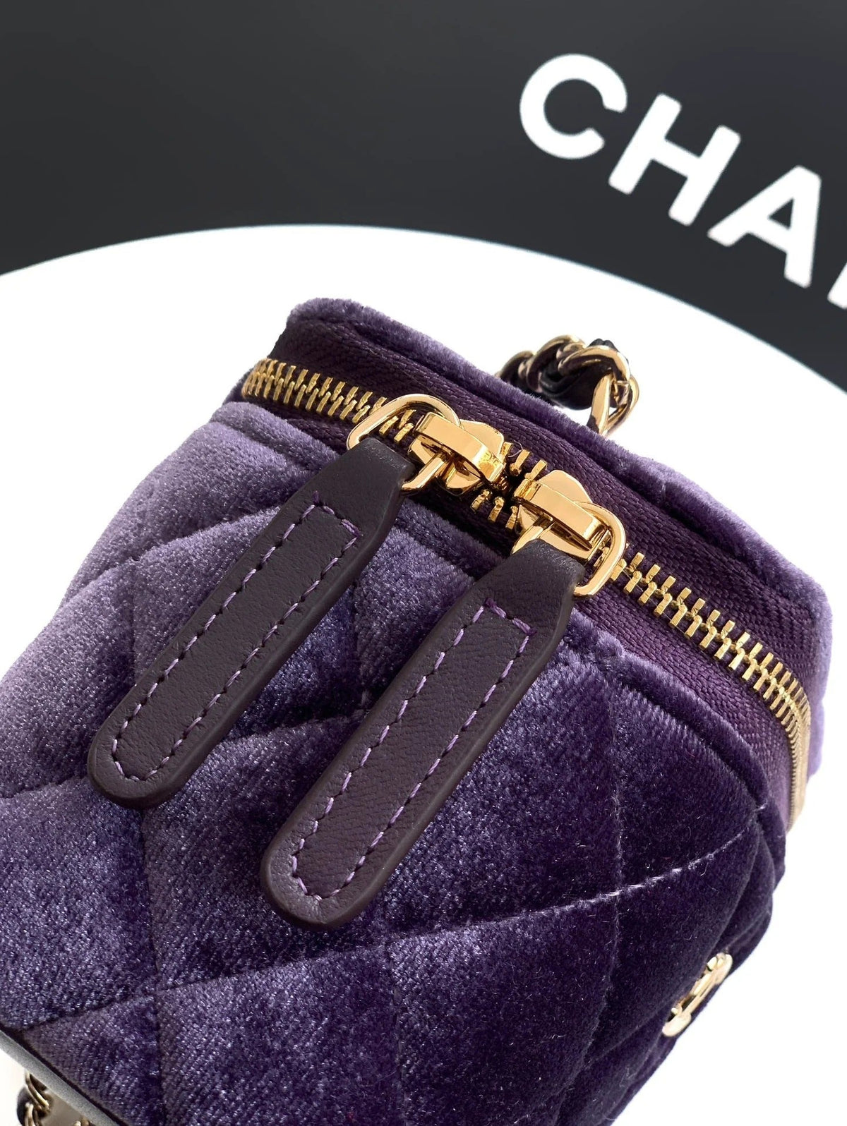 Chane 2026 Vanity Case 11cm Velvet