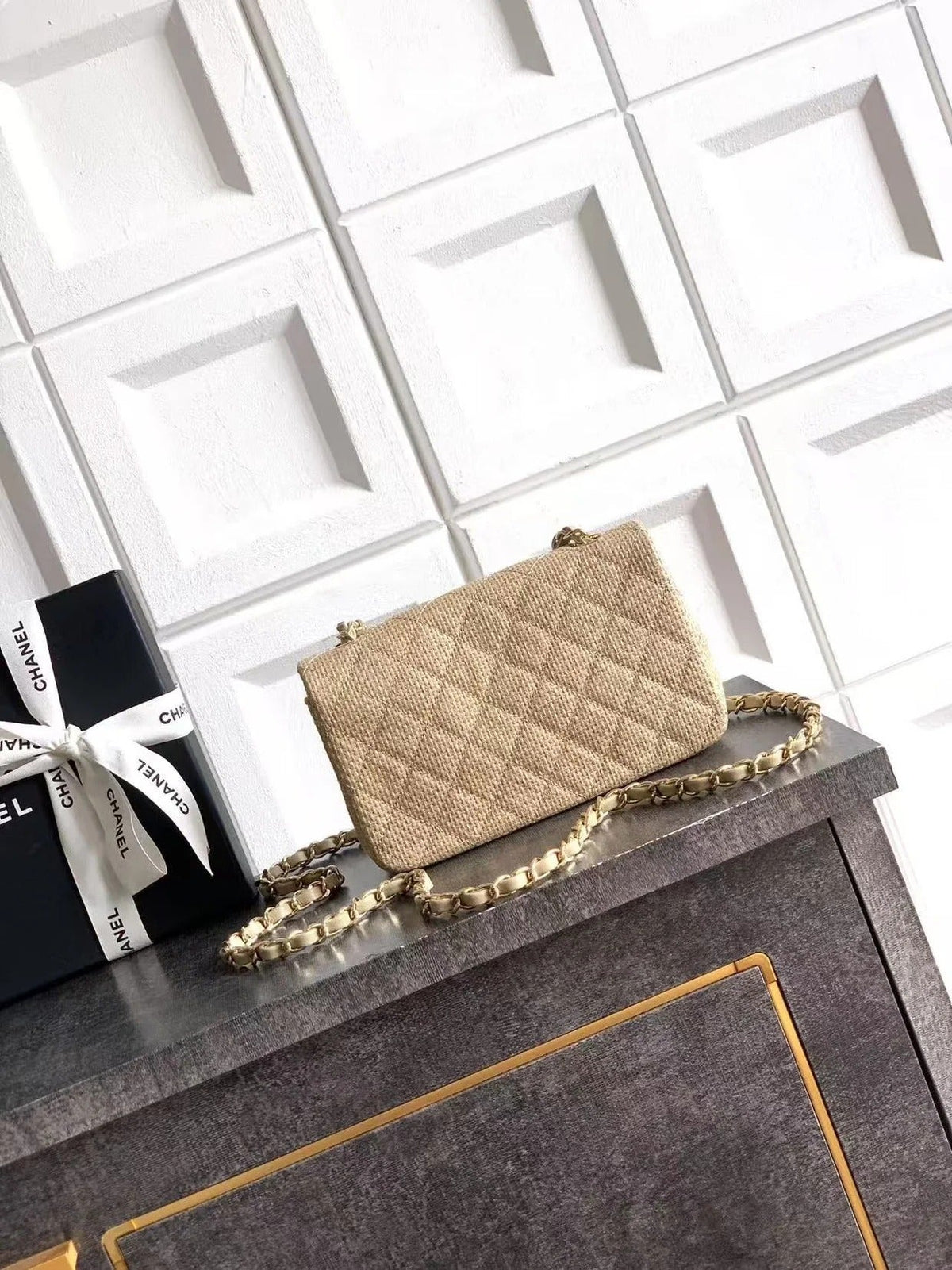 CC2026 Classic Bag 20cm Beige Raffia Leather