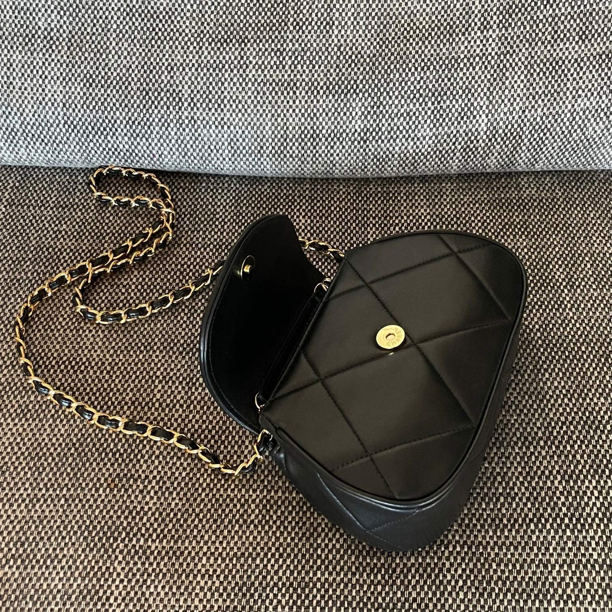 Chanel 2026 Vintage Coco Matelasse Flap Bag With Chain 22cm Black Calfskin