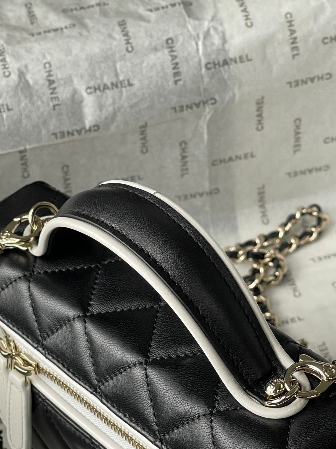 CC Top Handle Long Vanity Case 19.5cm Black Lambskin