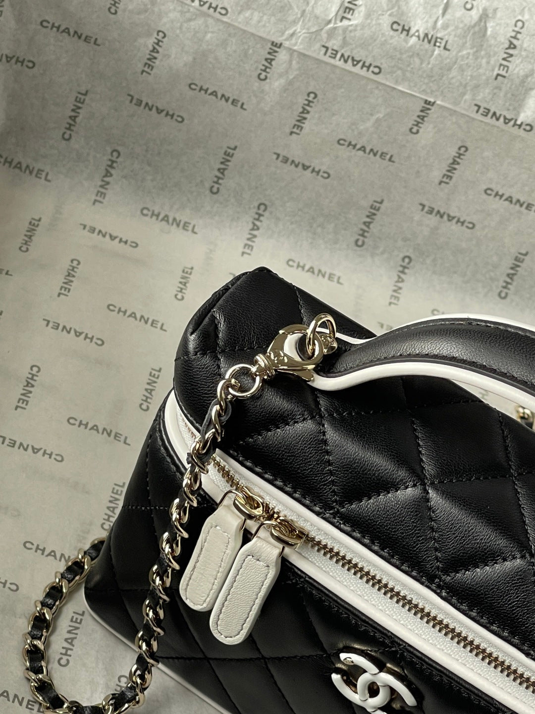 CC Top Handle Long Vanity Case 19.5cm Black Lambskin