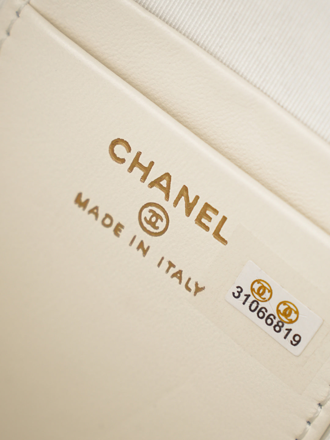 CC 𝑨𝑷𝟑𝟕𝟓𝟑 Mini Backpack White Lambskin