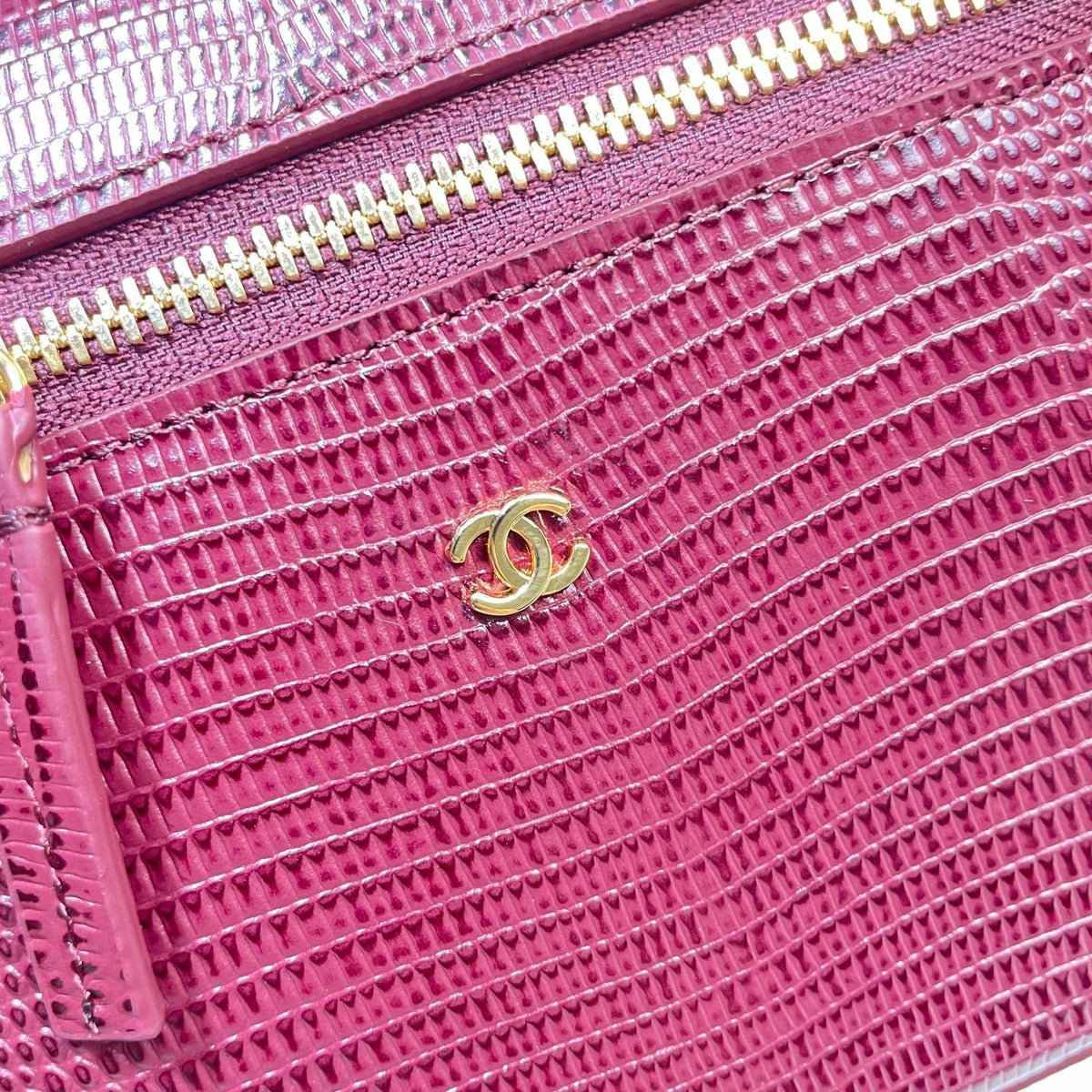 Chanel 2026 Vanity Bag 19.5cm Burgundy Cowhide With Lizard Embossing