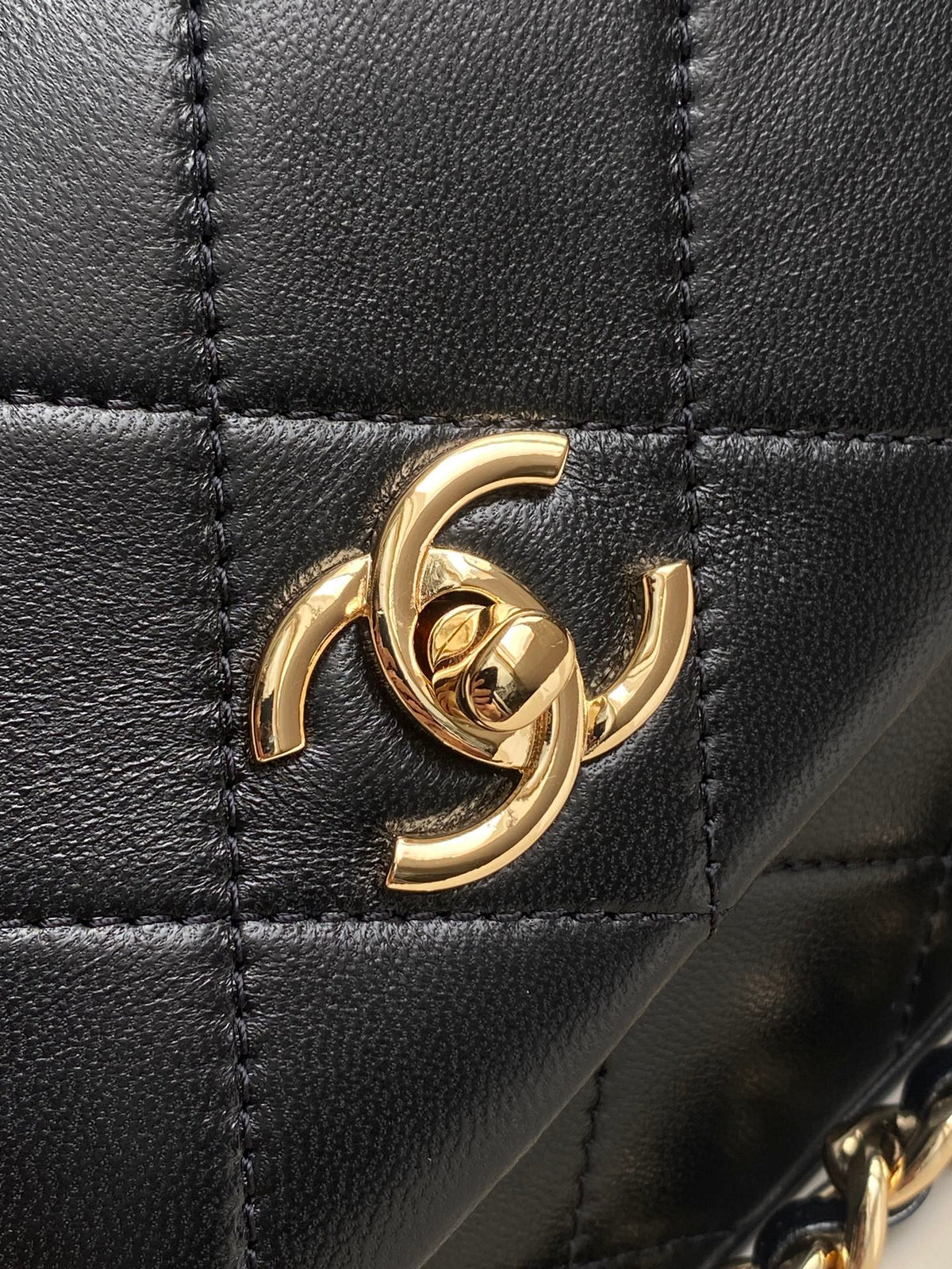 CC 26P AS6112 Flap Bag 25cm Black Quited Lambskin