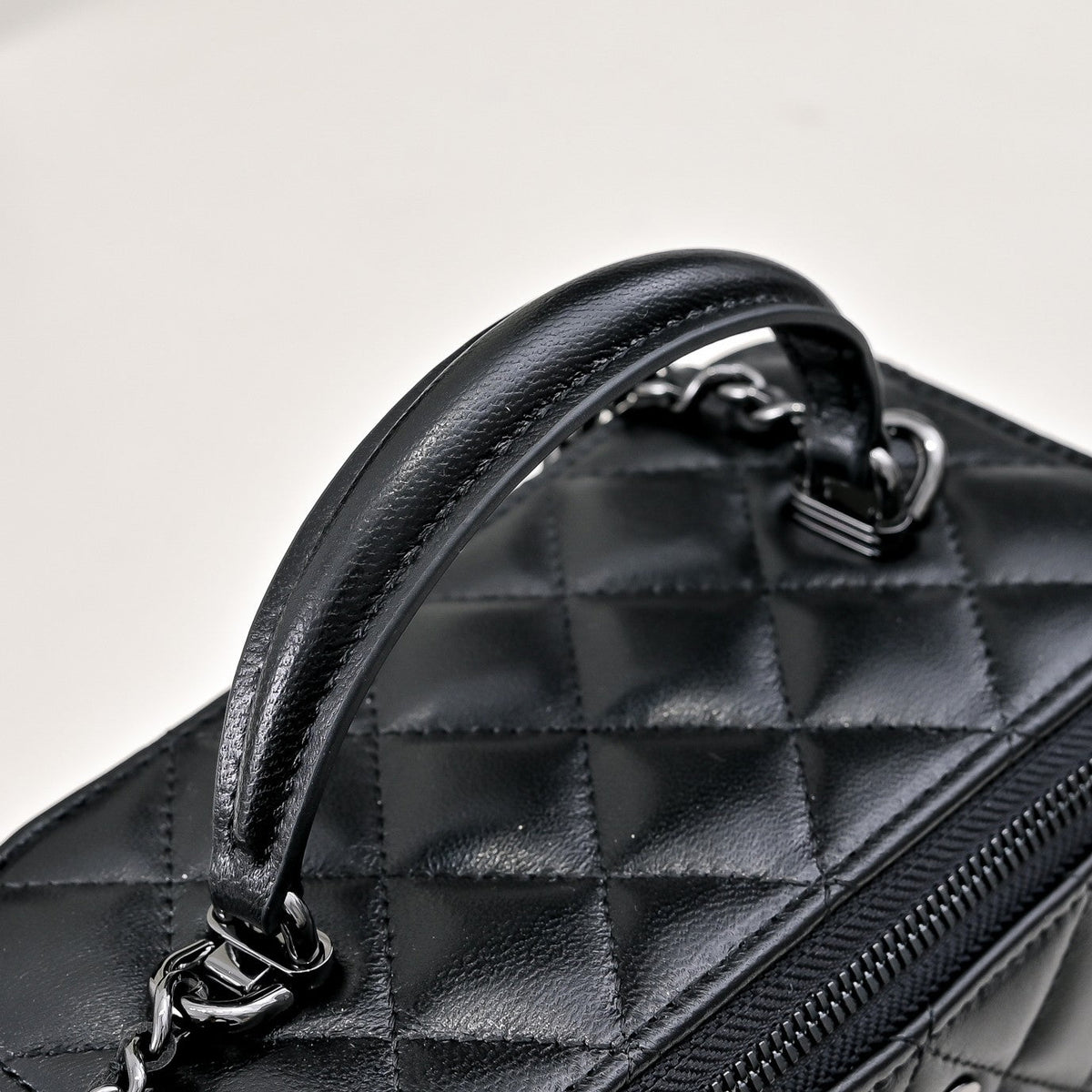 CC 26s Vanity Case Full Black Quilted Lambskin 286284