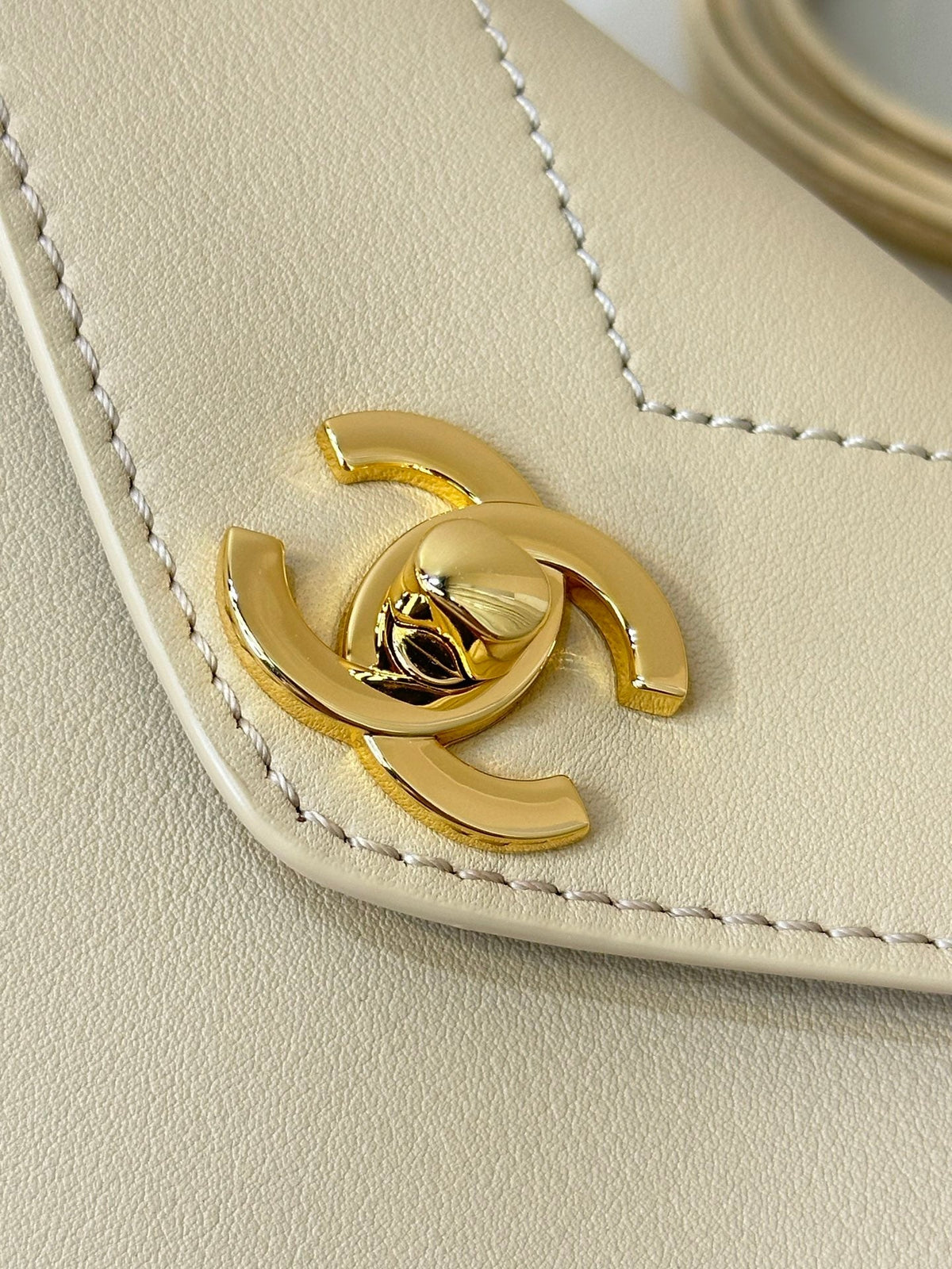 CC 26A Métiers d’Art Envelope Bag Beige Lambskin