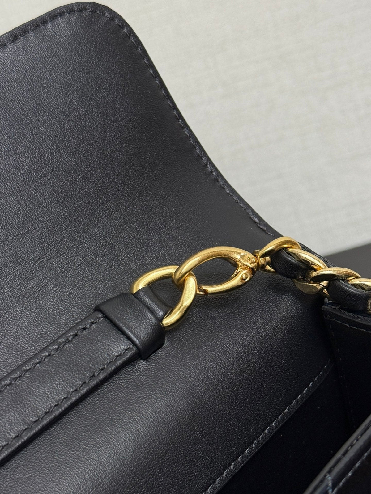 CC 25s Large Flap Bag Black Glossy Leather