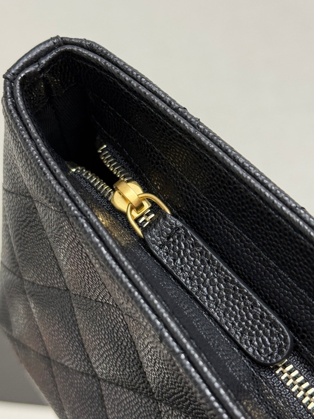 CC 25s Pouch 23cm AP4700 Black Caviar