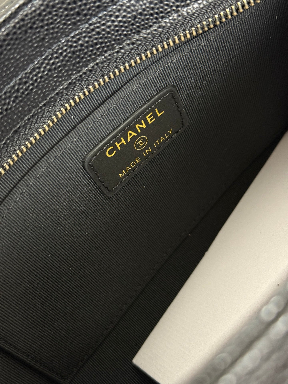 CC 25s Pouch 23cm AP4700 Black Caviar