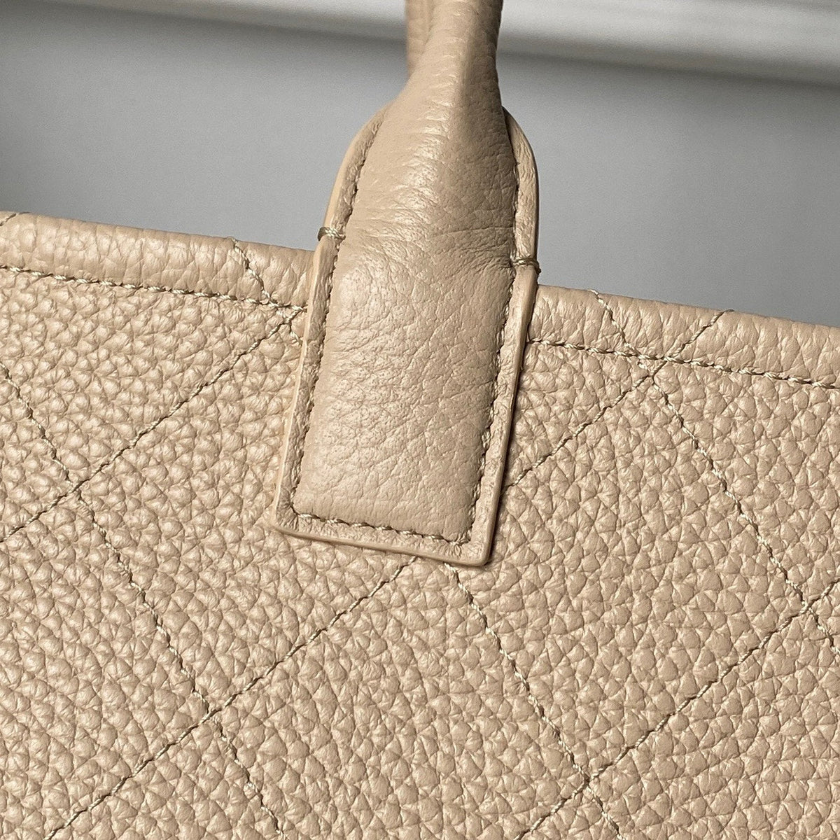 CC 26ss Small Shopping Bag 30.5cm Beige Grain Leather