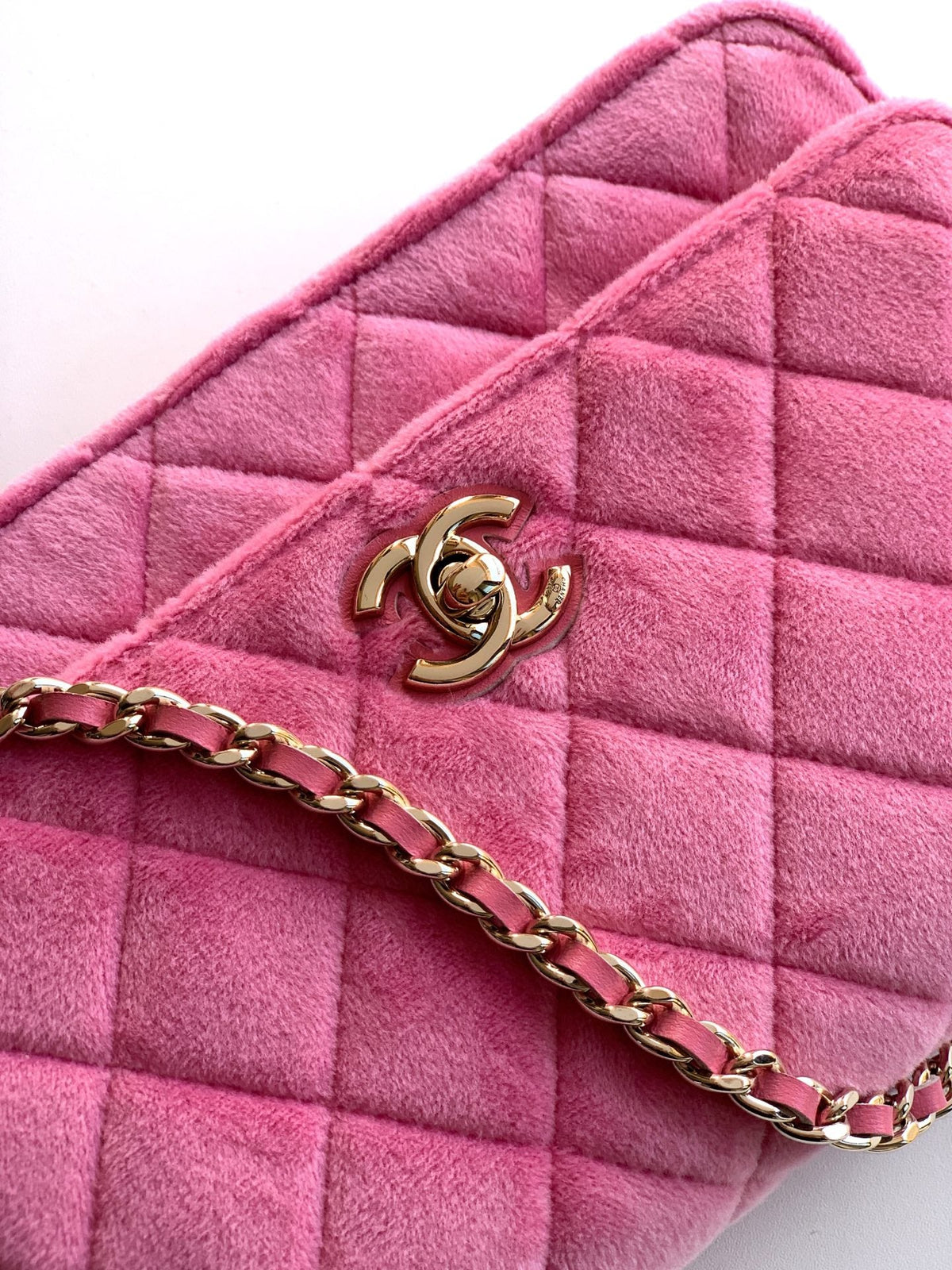 CC 26C Flap Bag 20 Pink Velvet