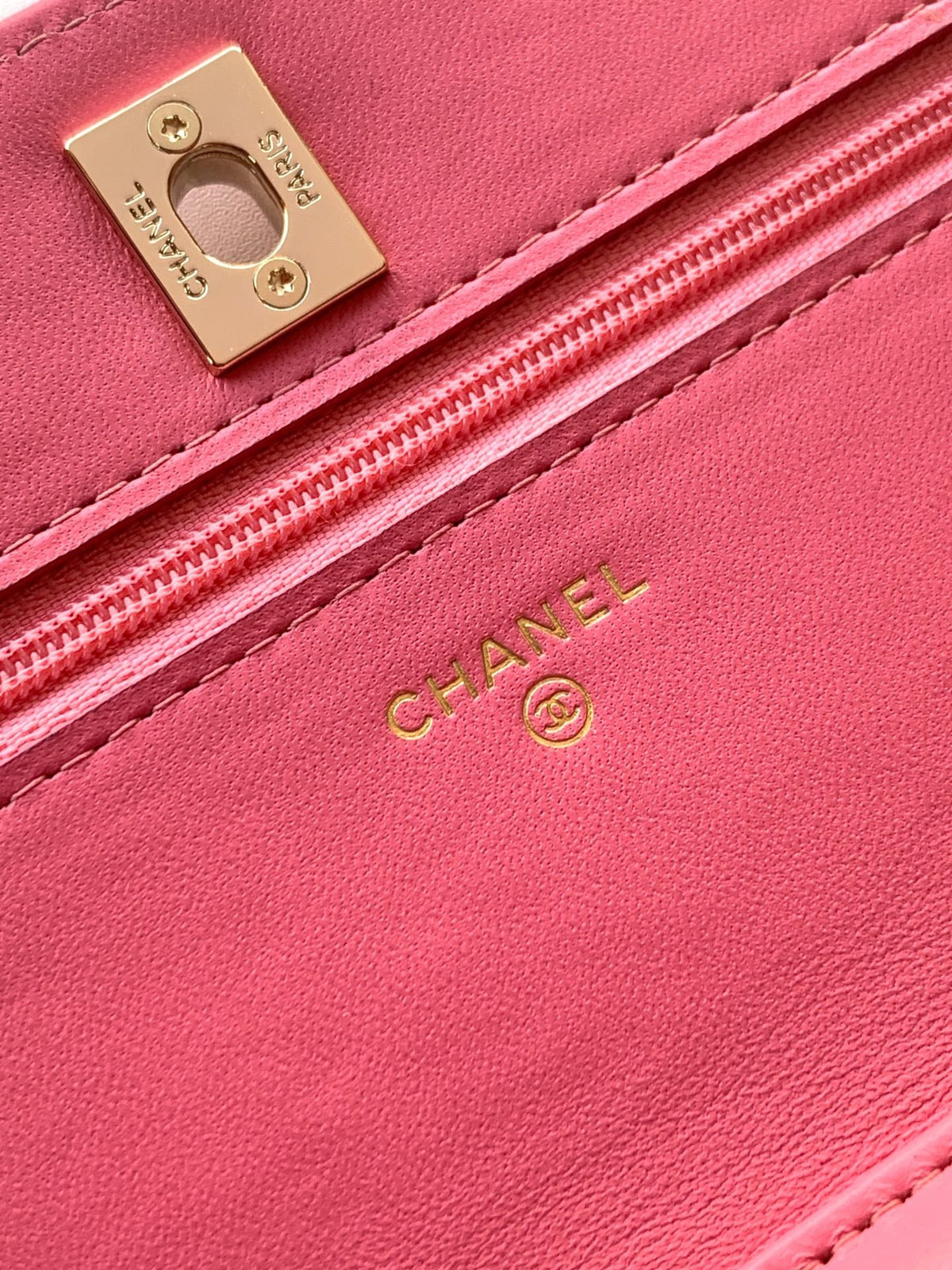 CC 26C Flap Bag 20 Pink Velvet