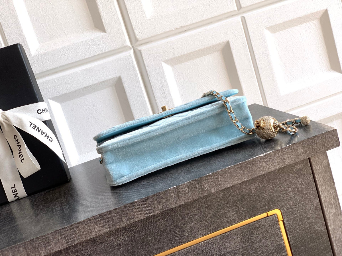 CC 26C Flap Bag 20 Light Blue Velvet