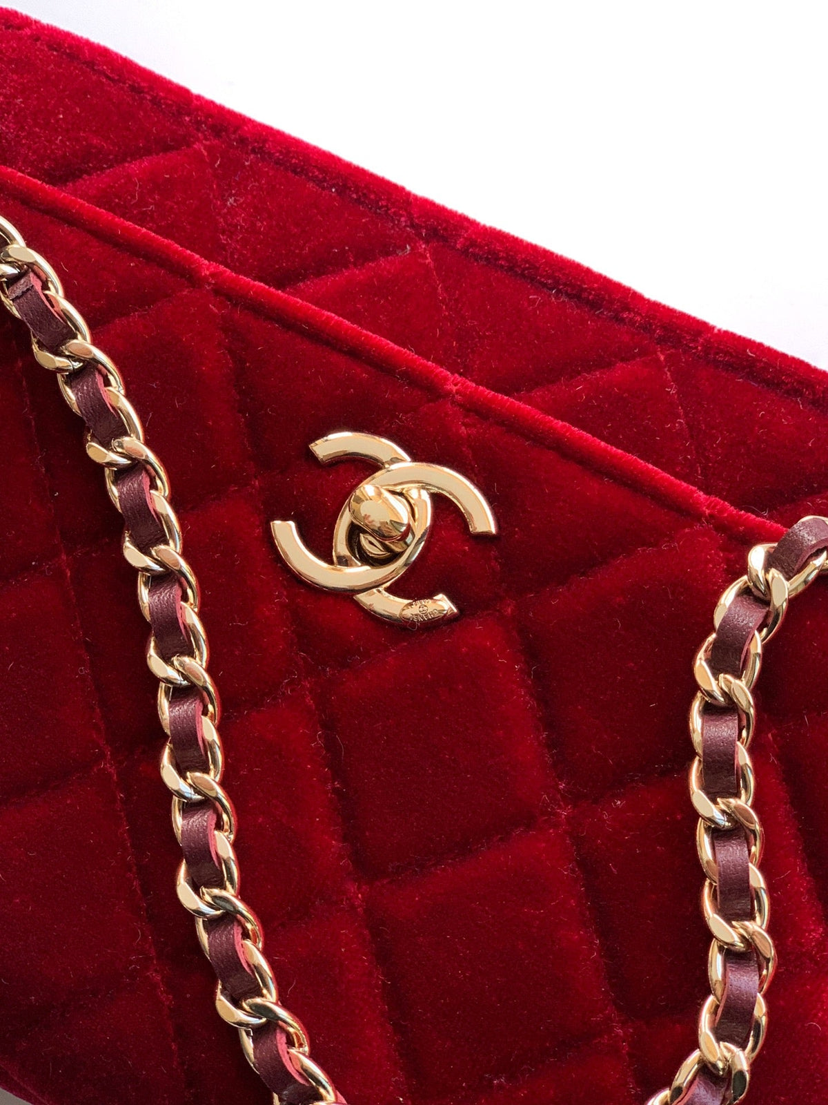 CC 26C Flap Bag 20 Red Velvet