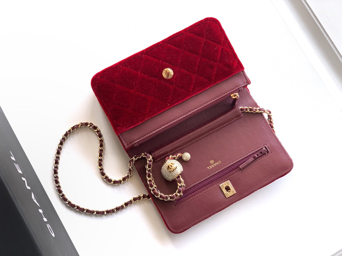 CC 26C Flap Bag 20 Red Velvet