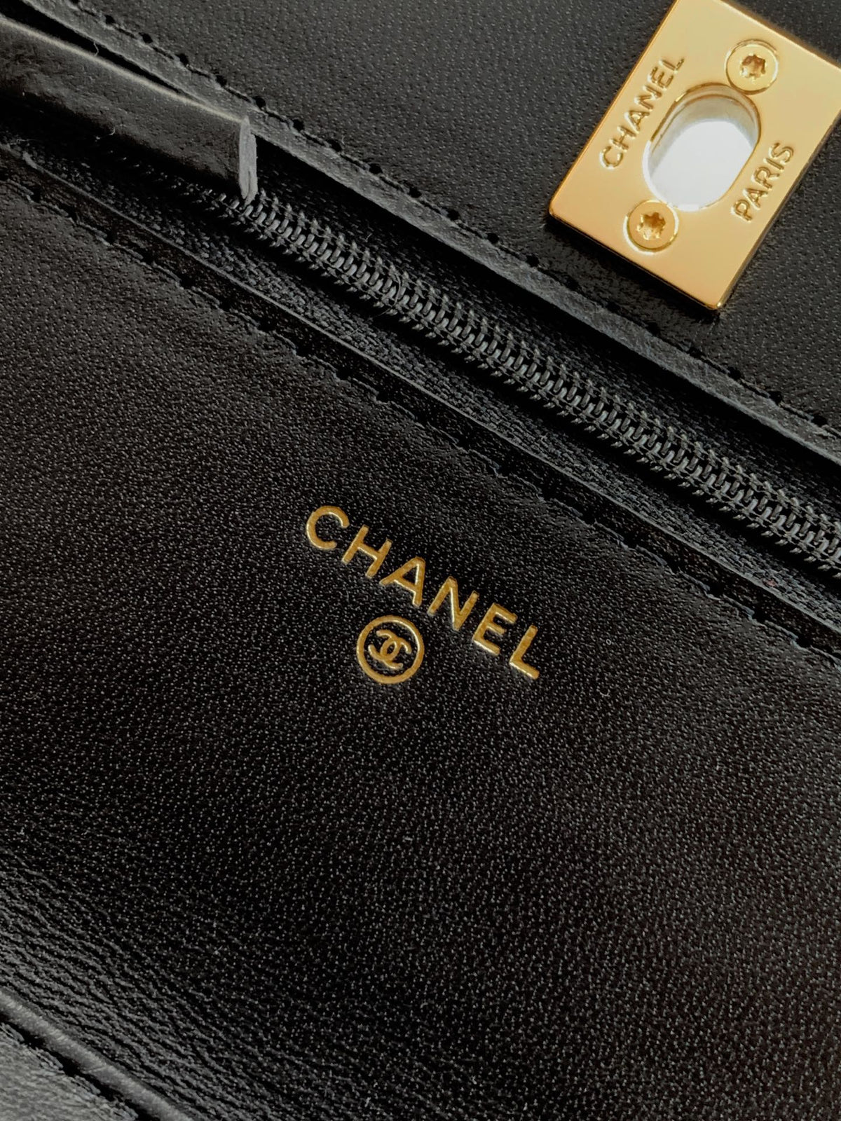 CC 26C Flap Bag 20 Black Velvet