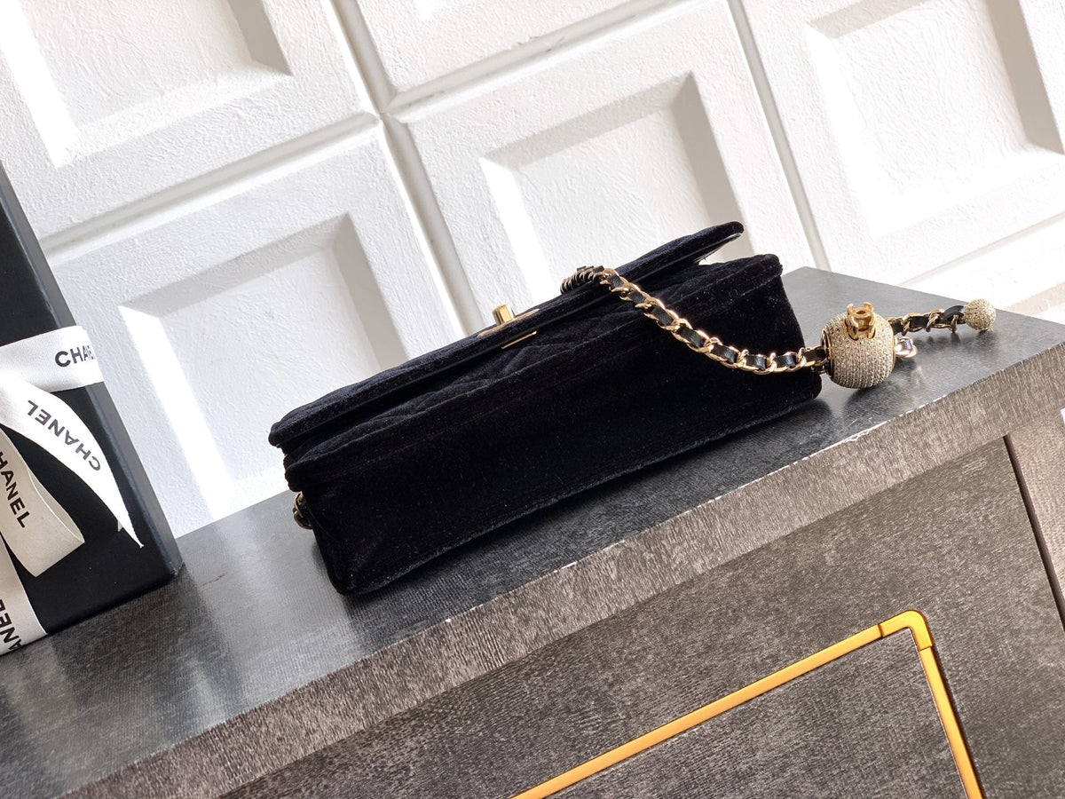 CC 26C Flap Bag 20 Black Velvet