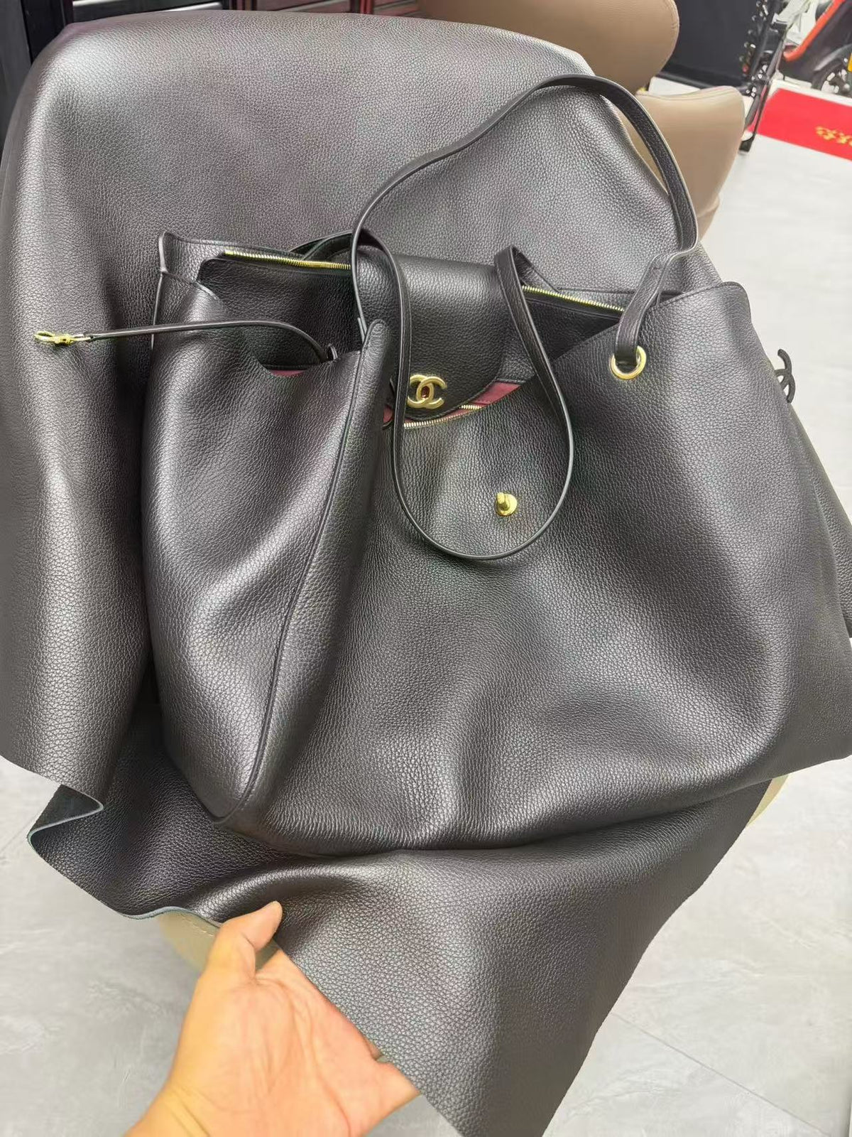 CC Large Shopping Bag 46cm Black Grained Calfskin