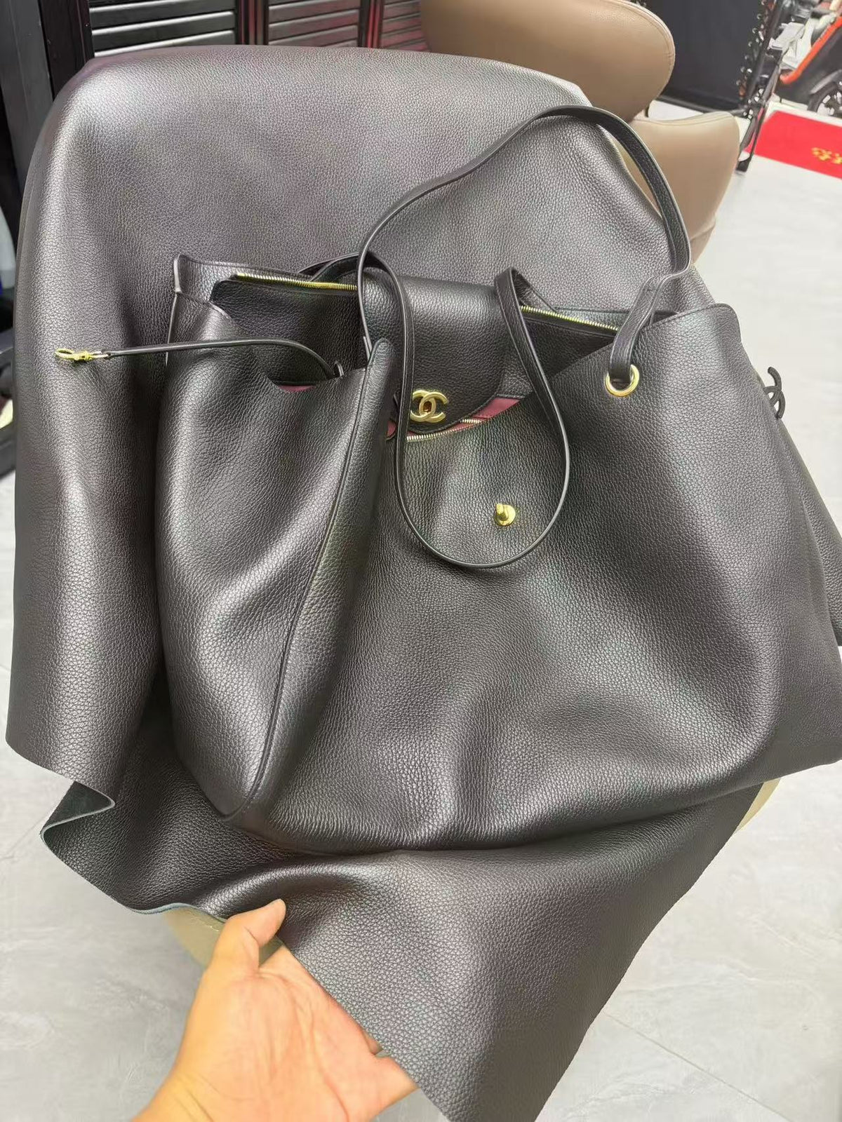 CC Large Shopping Bag 46cm Black Grained Calfskin