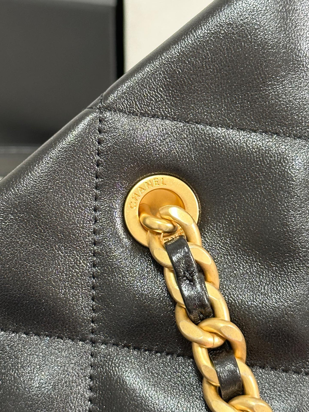Maxi Shopping Bag 36cm In Black Lambskin Gold Metallic