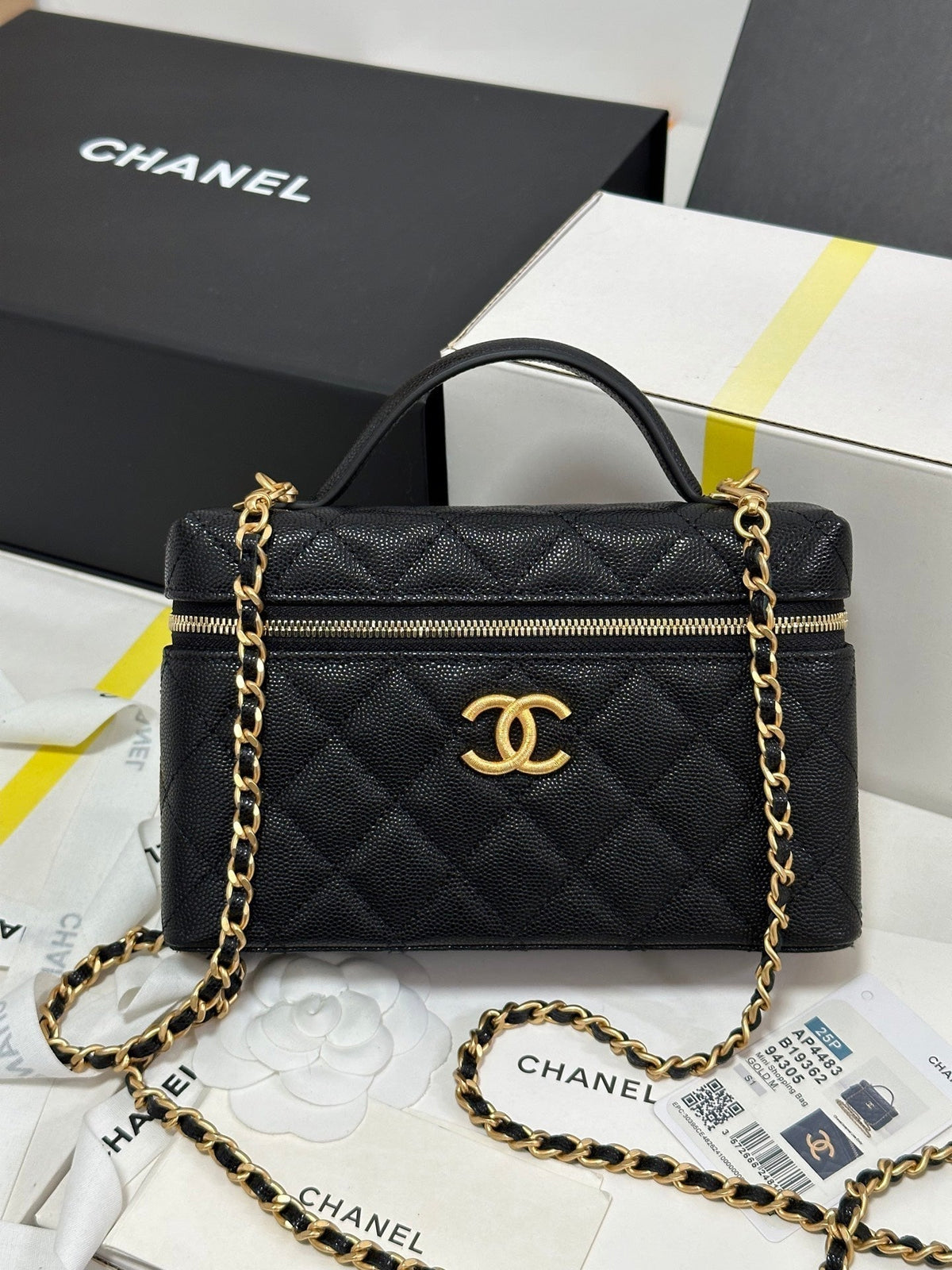 CC 25P Vanity Case 19.5cm Black Calfskin Gold Hardware 243586