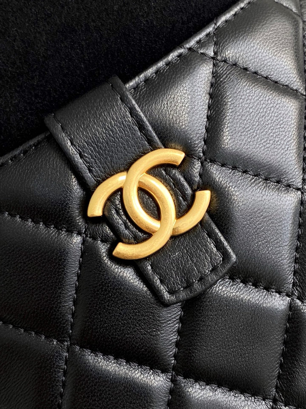 CC 25A Clutch With Chain 18cm Black Suede Calfskin