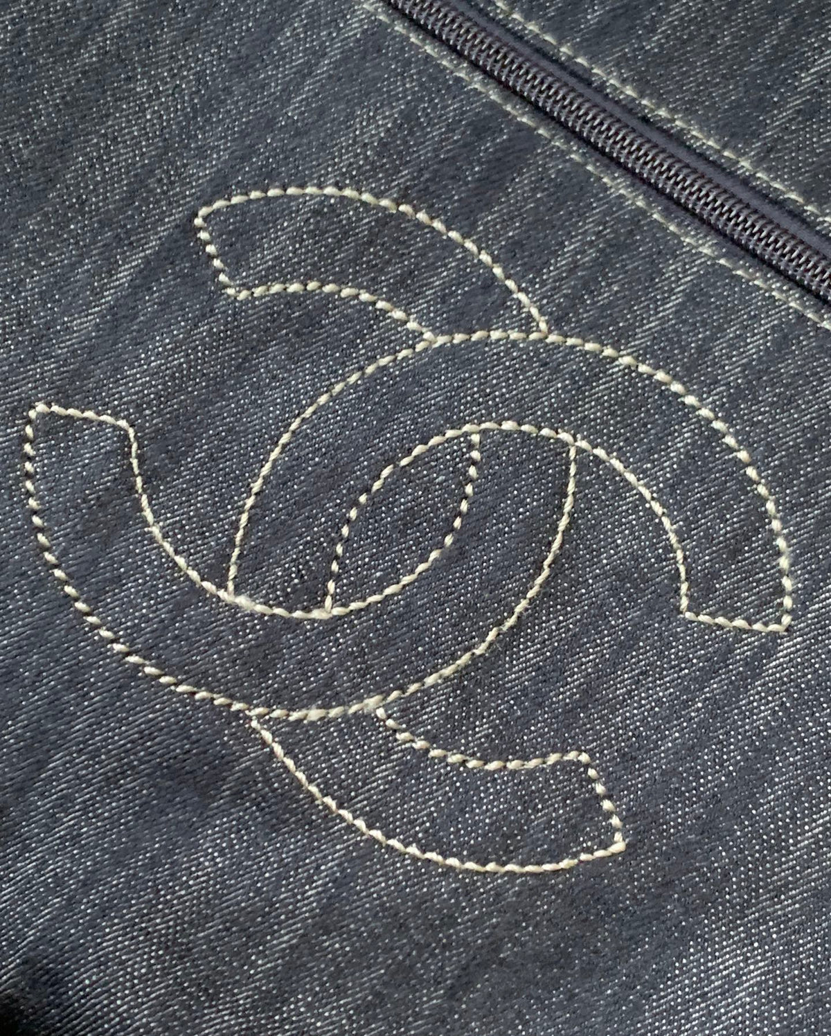 Chanel 25 Bag Navy Blue 40cm Denim Fabric 289495