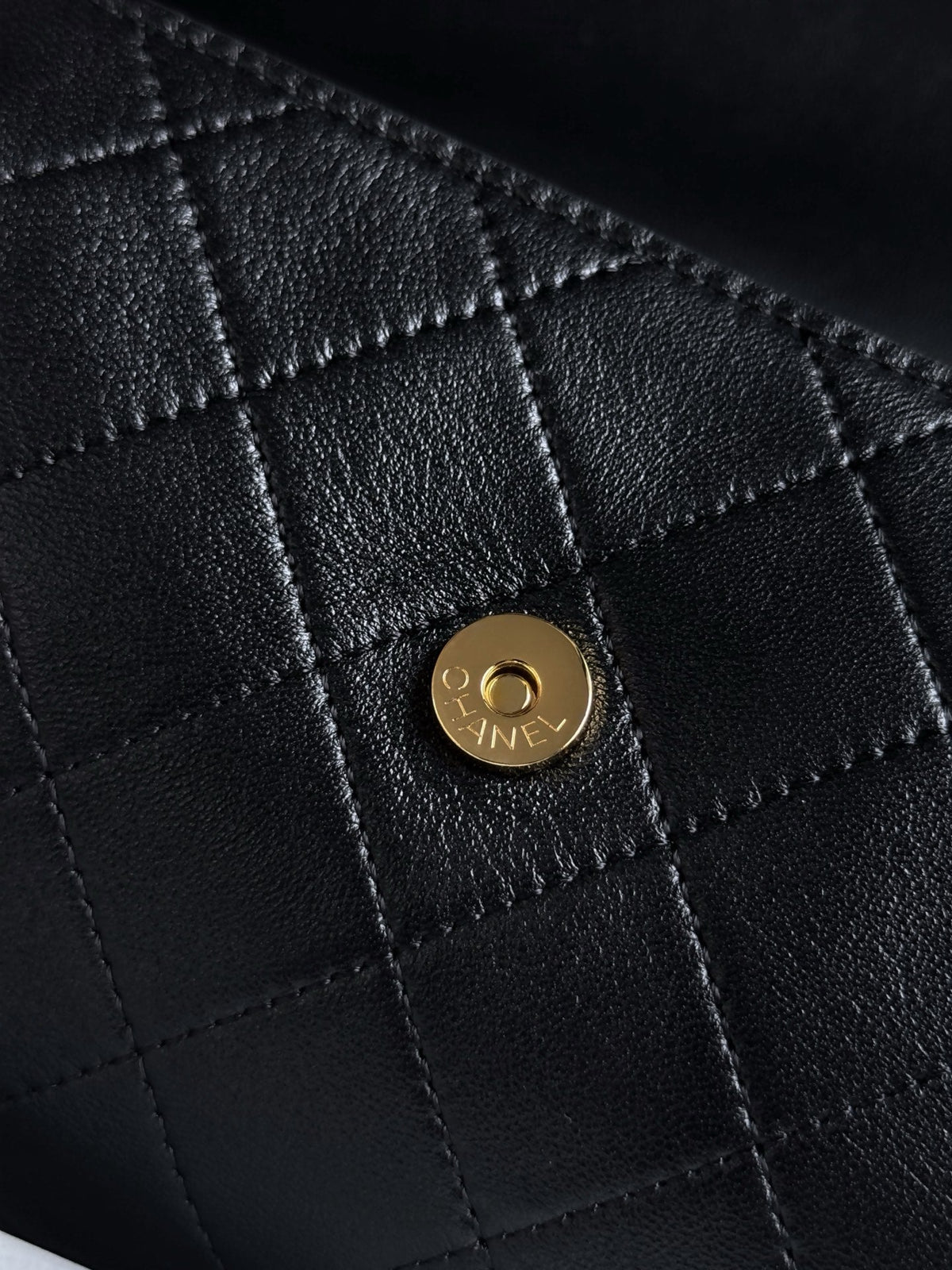 CC 26s Clutch With Chain Black Crocodile Calfskin