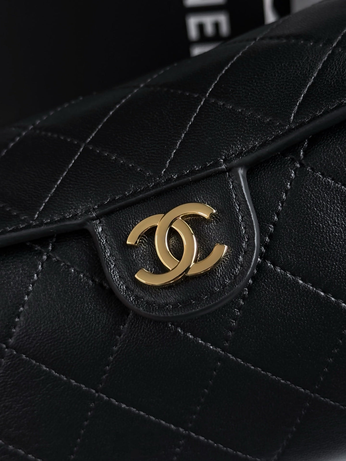CC 26s Clutch With Chain Black Crocodile Calfskin