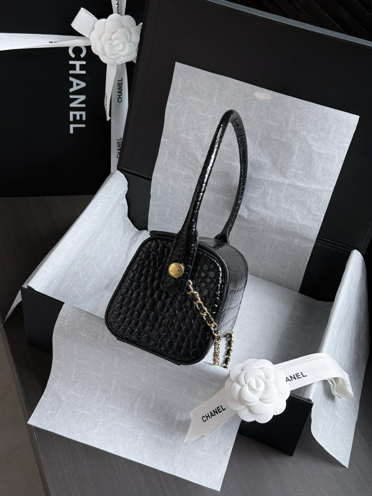 CC 26s Clutch With Chain Black Crocodile Embossed Calfskin