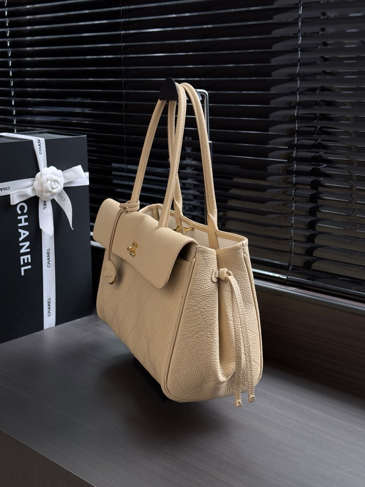 CC 26s Small Shopping Bag Beige Calfskin 143387