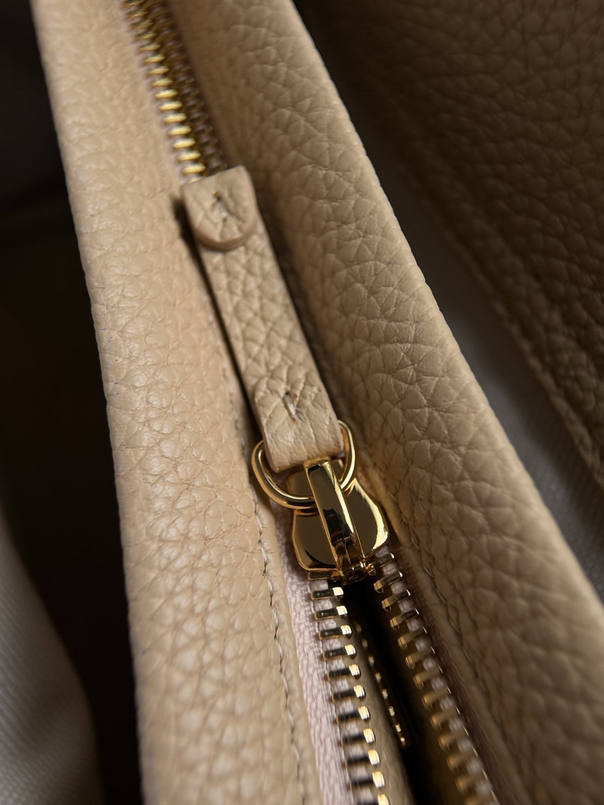 CC 26s Small Shopping Bag Beige Calfskin 143387