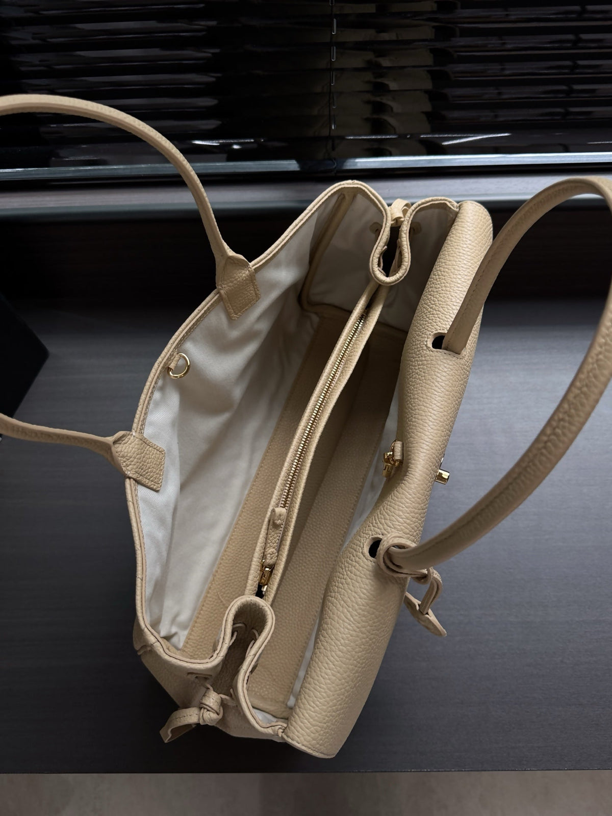 CC 26s Small Shopping Bag Beige Calfskin 143387