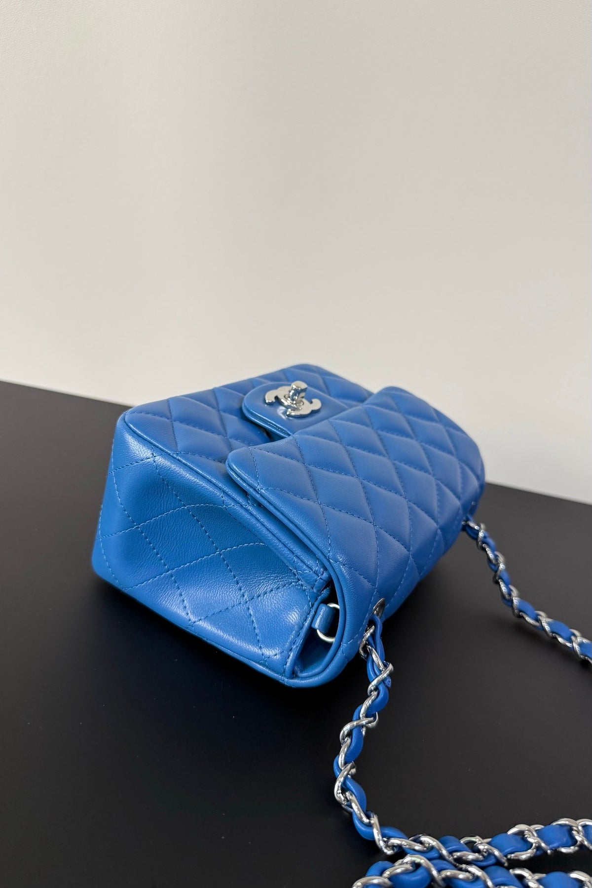 CC Flap Bag 17cm Cobalt Blue Sheepskin SHW 284814