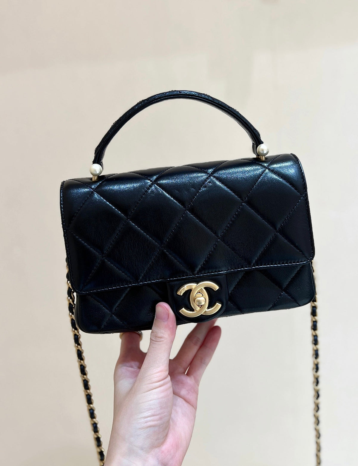 CC 25P Handle Bag 20cm Black Quited Lambskin 290311