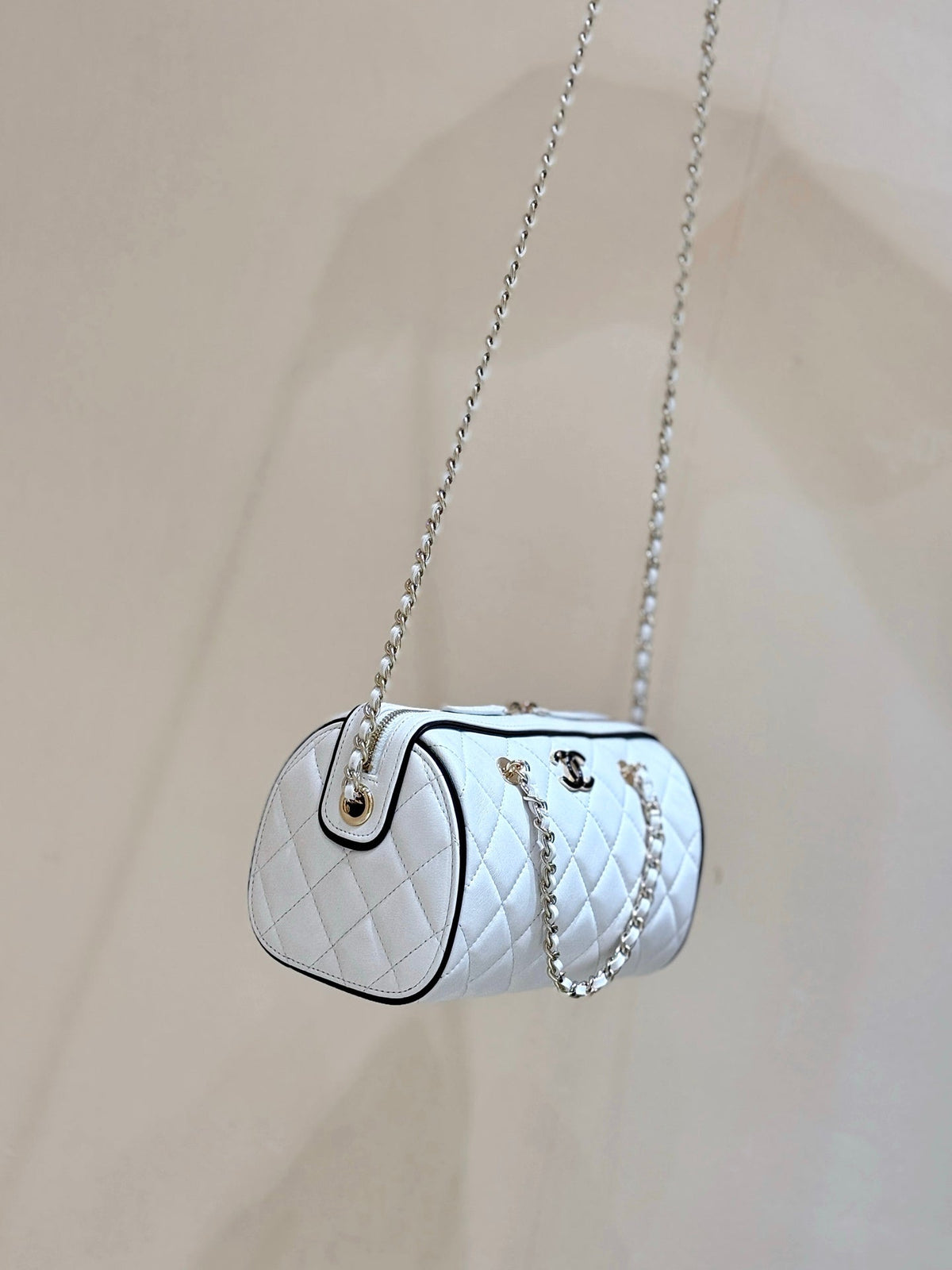 CC 25P Bowling Bag 18.5cm White Quited Lambskin 290297