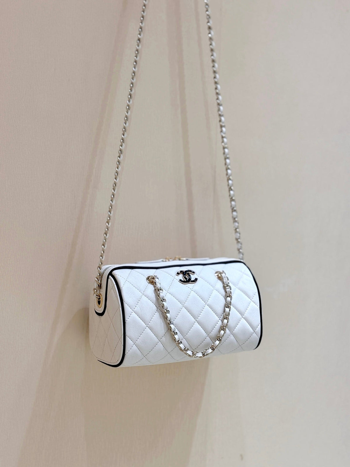 CC 25P Bowling Bag 18.5cm White Quited Lambskin 290297