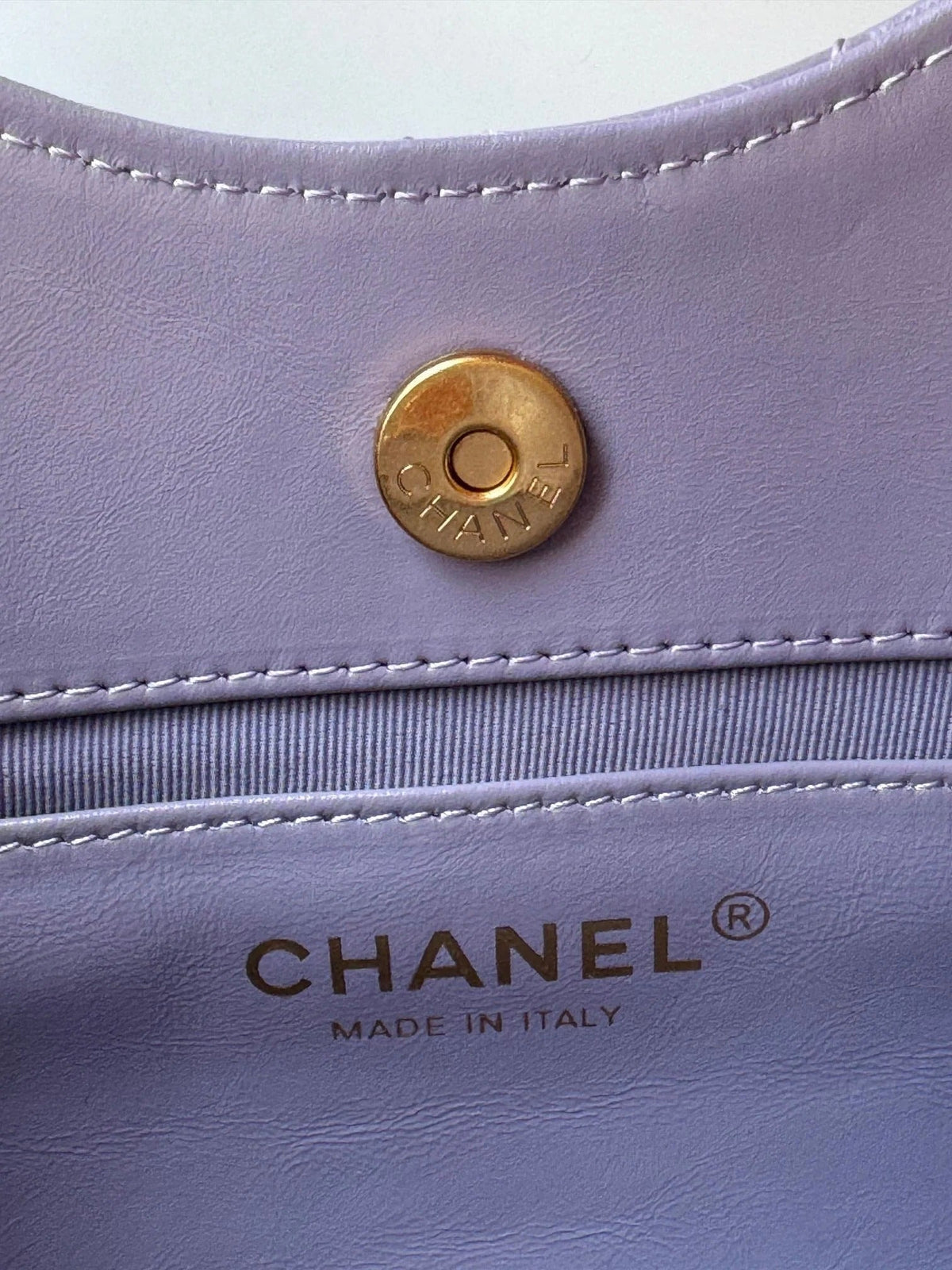 CHANEL 25S HOBO BAG 19 CM IN PURPLE LAMBSKIN WITH GOLD HARDWARE