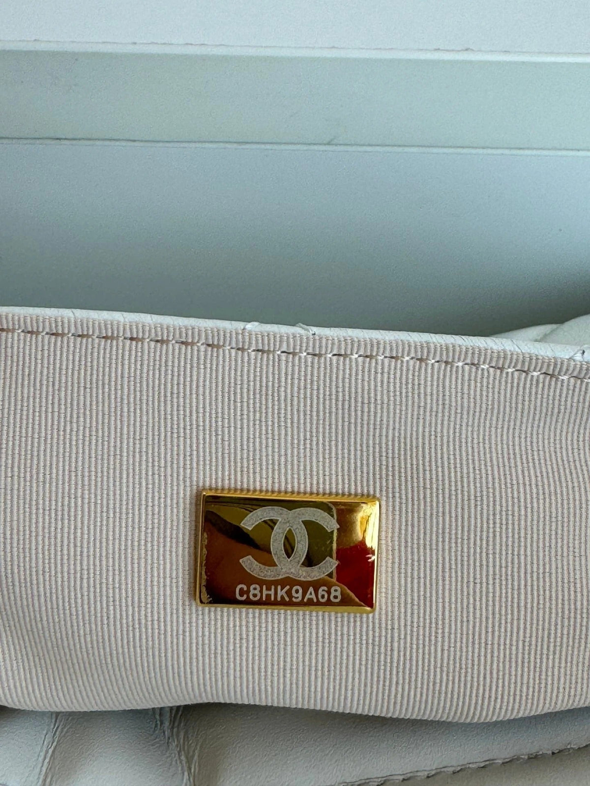 CHANEL 25S HOBO BAG 19 CM IN WHITE LAMBSKIN WITH GOLD HARDWARE