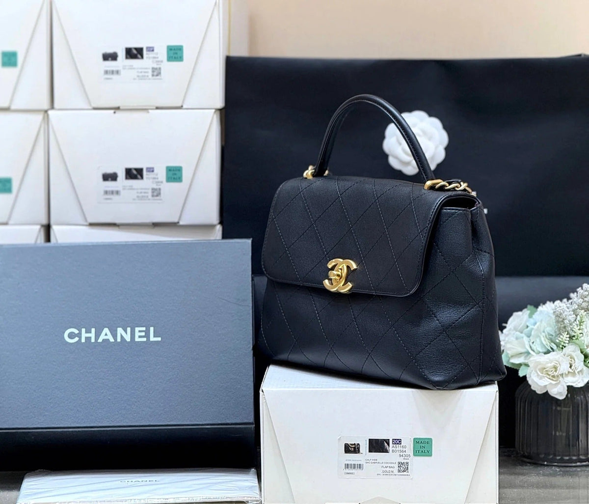 Chanel 2026 Handle Bag 28cm Black Cowhide 290241