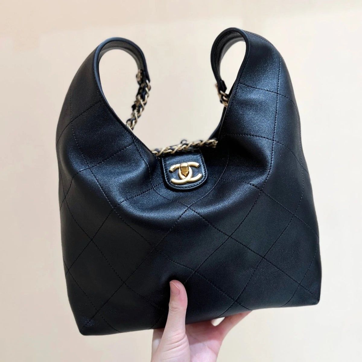 QUILTED SMALL HOBO BAG 27 IN BLACK LAMBSKIN GOLD HARDWARE