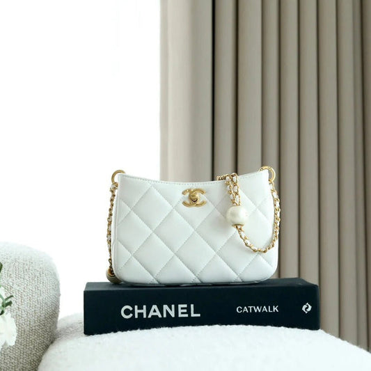 CHANEL 25S HOBO BAG 19.5 CM IN WHITE CALFSKIN WITH GOLD HARDWARE