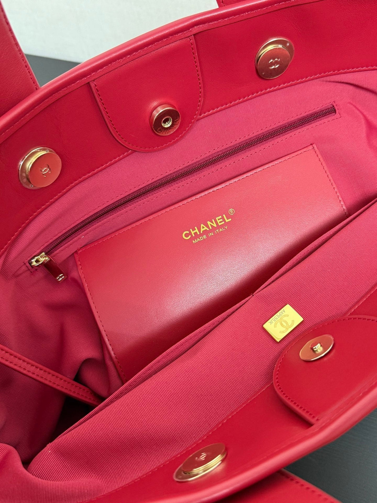 Chanel 26 Woven Beach Bag 46 White Red Canvas Leather