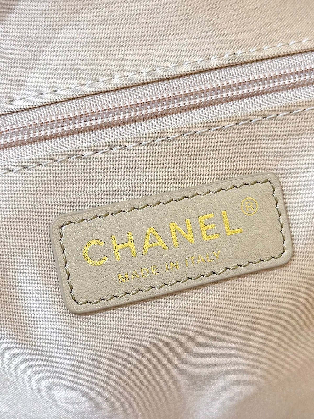 Chanel 2026 CC Chain Hobo Bag 47cm Black Patent Leather 353039