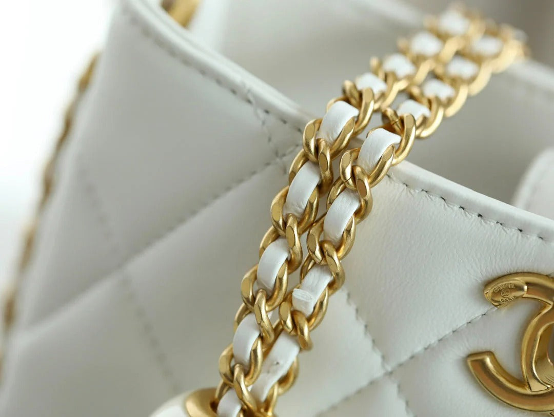 CHANEL 25S HOBO BAG 19.5 CM IN WHITE CALFSKIN WITH GOLD HARDWARE